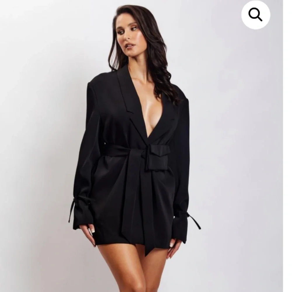 NWT MESHKI  Blazer Dress in black